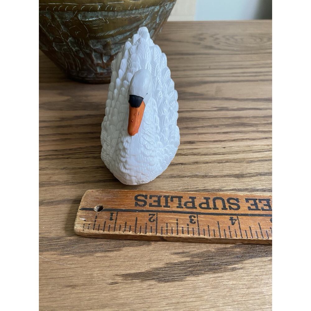 Vintage 1980s Porcelain Swan Royal Heritage White Swan Cottagecore Decor - Picture 5 of 5